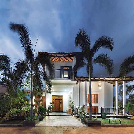 Gold Crown Residence Дамбула Екстериор снимка