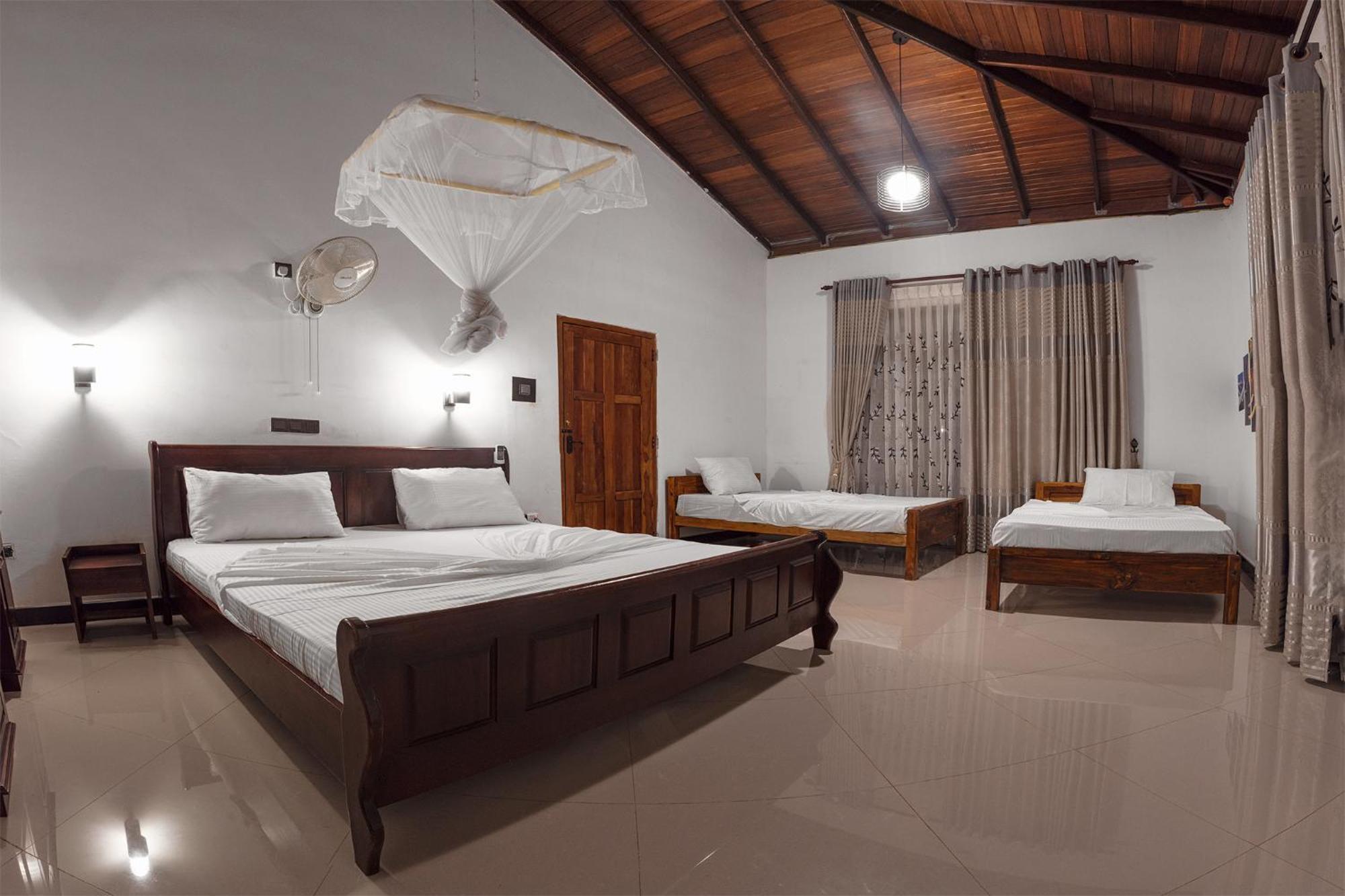 Gold Crown Residence Дамбула Екстериор снимка